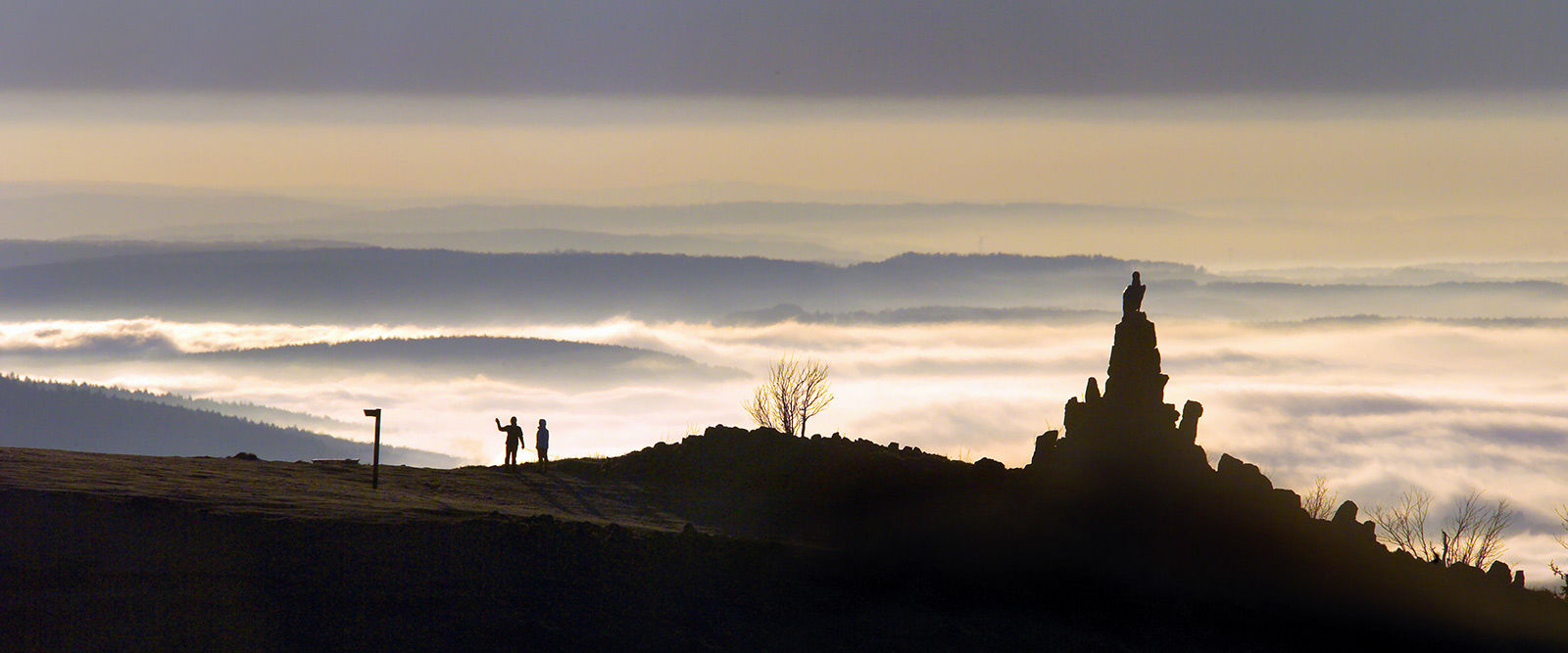 Herbst Fliegerdenkmal Nebel